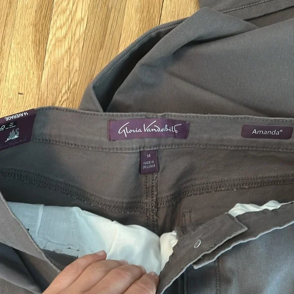 Gloria Vanderbilt. Gray Chinos Classic Straight-Leg - Picture 3 of 5